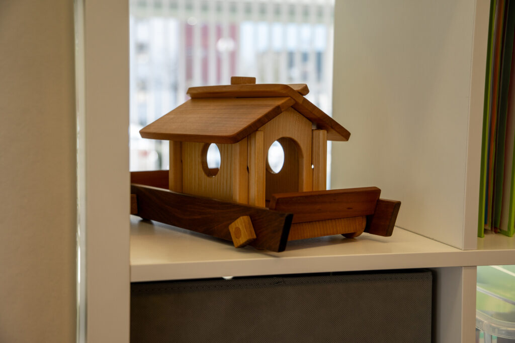 Holz-Bausatz Arche: Hilfsmittel zur Testung von motorischen Fähigkeiten. - ergo.bietenhader - Ergotherapie für Kinder und Jugendliche